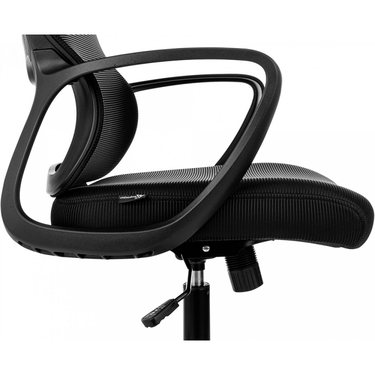 Кресло руководителя Бюрократ Wise Black